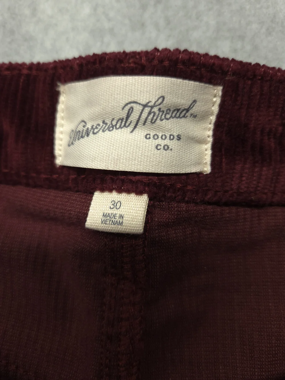 0371 Universal Thread Women's Burgundy Corduroy Capris